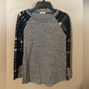 Gray with plaid sleeves small